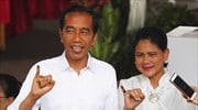 Ινδονησία: Ο απερχόμενος πρόεδρος Ουιντόντο φαίνεται να κερδίζει τις εκλογές