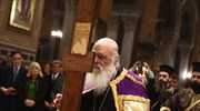 Σε κατάνυξη η ακολουθία των Μεγάλων Ωρών και ο Εσπερινός της Αποκαθηλώσεως στη Μητρόπολη Αθηνών