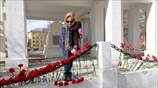 Ένα λουλούδι για τα θύματα στη Μόσχα