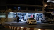 Επίθεση με μολότοφ σε διμοιρία των ΜΑΤ έξω από τα γραφεία του ΣΥΡΙΖΑ