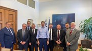 Συνάντηση Μητσοτάκη με εκπροσώπους της ελληνικής μειονότητας στην Αλβανία