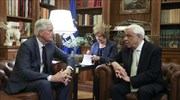 Πρ. Παυλόπουλος: Να ξανασκεφθούν το Brexit οι Βρετανοί