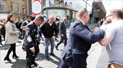 Βρετανία: Ενώπιον δικαστηρίου 32χρονος για το μιλκσέικ κατά Φάρατζ