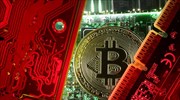 Bitcoin: Μία ανάσα από τα 9.000 δολάρια