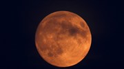 Γιγαντιαία, πιθανώς μεταλλική μάζα ανιχνεύθηκε θαμμένη στη Σελήνη