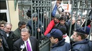 Ένταση έξω από το υπουργείο Μακεδονίας-Θράκης