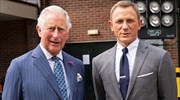 Πρίγκιπας Κάρολος και Ντάνιελ Κρεγκ στα γυρίσματα της ταινίας «Bond 25»