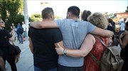 Μάτι: Αγκαλιασμένοι τίμησαν τα 102 θύματα της τραγωδίας