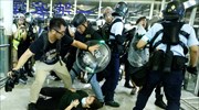 Συμπλοκές διαδηλωτών και αστυνομίας στο αεροδρόμιο του Χονγκ Κονγκ