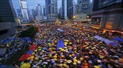 Χονγκ Κονγκ: Ειρηνικές διαδηλώσεις υπό καταρρακτώδη βροχή