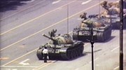 Πέθανε ο φωτογράφος του Κινέζου «Tank Man»