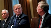 Politico: Μύδροι Μπόλτον κατά Τραμπ για την εξωτερική του πολιτική