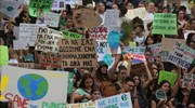 Σε εξέλιξη πορεία μαθητών στο κέντρο της Αθήνας για την κλιματική αλλαγή