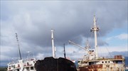 Απομάκρυνση τριών ναυαγίων από τον κόλπο της Ελευσίνας