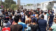 Λέσβος: Πορεία αιτούντων άσυλο έξω από τη Μόρια