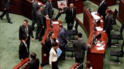 Χονγκ Κονγκ: Χάος στο κοινοβούλιο, διεκόπη πάλι σήμερα η συνεδρίαση