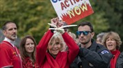 Η Τζέιν Φόντα συνελήφθη ξανά σε διαμαρτυρία για την κλιματική αλλαγή