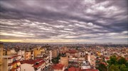 Συννεφιά και πιθανότητα τοπικών βροχών αύριο