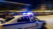 Επίθεση με γκαζάκια στα γραφεία της Χρυσής Αυγής, τραυματίες δύο αστυνομικοί