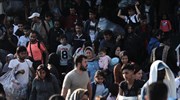 Συνεχίζεται η μεταφορά προσφύγων και μεταναστών από τα νησιά σε δομές της ενδοχώρας