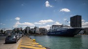 Πτώση Ι.Χ. στο λιμάνι του Πειραιά - Σώος ο άνδρας που επέβαινε στο αυτοκίνητο