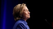 «Υπό πίεση» να είναι ξανά υποψήφια η Χίλαρι Κλίντον