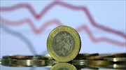 Σε υψηλά 2,5 ετών έναντι του ευρώ απογειώνεται η στερλίνα