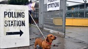Βρετανικές εκλογές: Κατοικίδια στις κάλπες και περιστατικά παρενόχλησης υποψηφίων