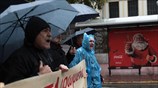Οι συνταξιούχοι διαδήλωσαν παρά τη βροχή