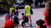 Η Κομισιόν καλεί τη Γερμανία να μοιραστεί με την Ελλάδα το βάρος των ασυνόδευτων ανήλικων προσφύγων