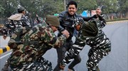 Ινδία: Οι τοπικές αρχές καλύπτουν την αστυνομία για την βίαιη καταστολή διαδηλώσεων