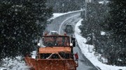 First heavy snowfall of the season in Greece; traffic, ferry route problems