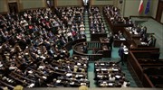 Πολωνία: «Όχι» της Γερουσίας στον «νόμο-φίμωτρο»