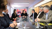 Αλ. Τσίπρας: Να ανακληθούν οι απολύσεις των τραπεζικών υπαλλήλων