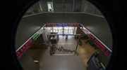 Χρηματιστήριο: Με ελεγχόμενη πτώση η Αθήνα έναντι συντονισμένης καθόδου των διεθνών