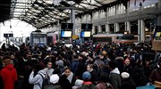Γαλλία: «Χειρόφρενο» και στην οικονομία λόγω απεργιών για το συνταξιοδοτικό
