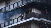 Π. Φάληρο: Υπό έλεγχο η φωτιά στο διαμέρισμα - Απεγκλωβίστηκαν δύο γυναίκες