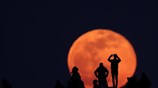 Η «πανσέληνος του χιονιού» σε φωτογραφίες