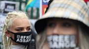 Βρετανία: Αρχίζει σήμερα η δίκη για την έκδοση του Ασάνζ στις ΗΠΑ