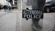Επίθεση σε αστυνομικό στην ΑΣΟΕΕ - Τράβηξε το όπλο του (βίντεο)