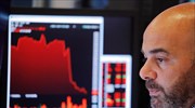 Bloomberg: Ο πανικός των αγορών σε 5 γραφήματα