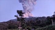 Ινδονησία: Ηφαιστειακή έκρηξη προκαλεί προβλήματα στις πτήσεις