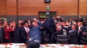 Έγινε (ξανά) ρινγκ το Τουρκικό Κοινοβούλιο
