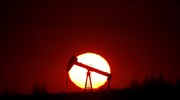 Πετρέλαιο: Οι τιμές κατρακυλούν, ο ΟΠΕΚ πιέζει για νέα μείωση παραγωγής
