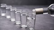 ΗΠΑ: Η βότκα δεν προστατεύει από τον κορωνοϊό!