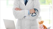 Οδηγίες σε παιδιάτρους: Τα παιδιά η μεγαλύτερη πηγή εξάπλωσης του κορωνοϊού