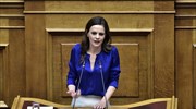 Αχτσιόγλου: Μέτρα που μειώνουν κατά 50% τους μισθούς προωθεί η κυβέρνηση