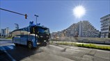 Μόνο ο ήλιος και η αστυνομία έξω στη Νάπολη