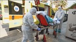 H κάμερα του ΑΠΕ-ΜΠΕ σε διακομιδή κρούσματος COVID-19