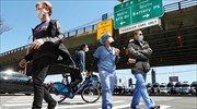 Το 64% των Αμερικανών τίθεται κατά της άρσης του lockdown- Η χώρα θα θριαμβεύσει δηλώνει ο Τραμπ
